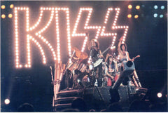1985 VERY RARE HTF ORIGINAL U.K. IMPORT 'KISS 4.5" x 6.5 LIVE GLOSSY COLOR PHOTOCARD No.3! MINT!