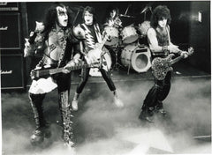 1982 VINTAGE SHOT "KISS LIVE ON DUTCH TV" B/W GLOSSY PHOTO 7" x 9.5" MINT!